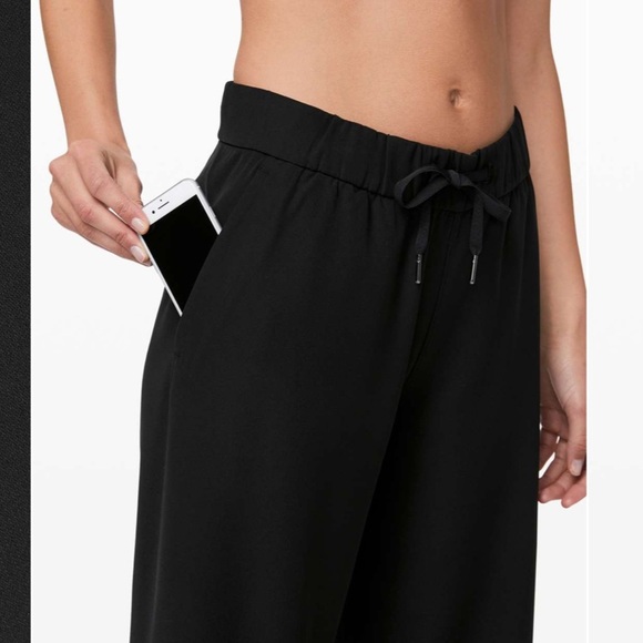 Lululemon On the Fly Wide-Leg 7/8 Pant *Woven Black - Picture 4 of 8